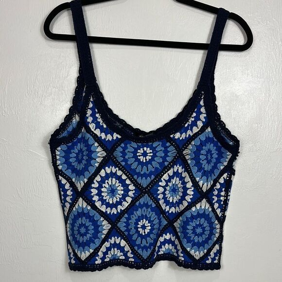 AQUA Boho Blue Allover Crochet Sleeveless Cropped Top Size L - Picture 2 of 7